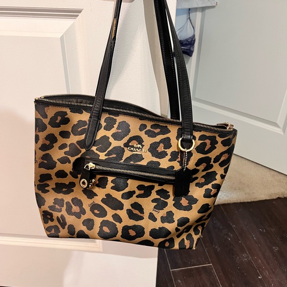 Coach purse. - Picture 2 of 3